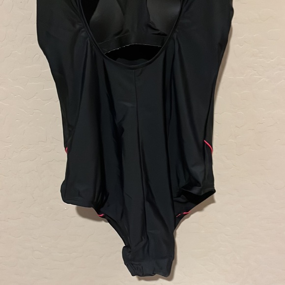 Catalina black red swimsuit sz XL - Picture 7 of 9